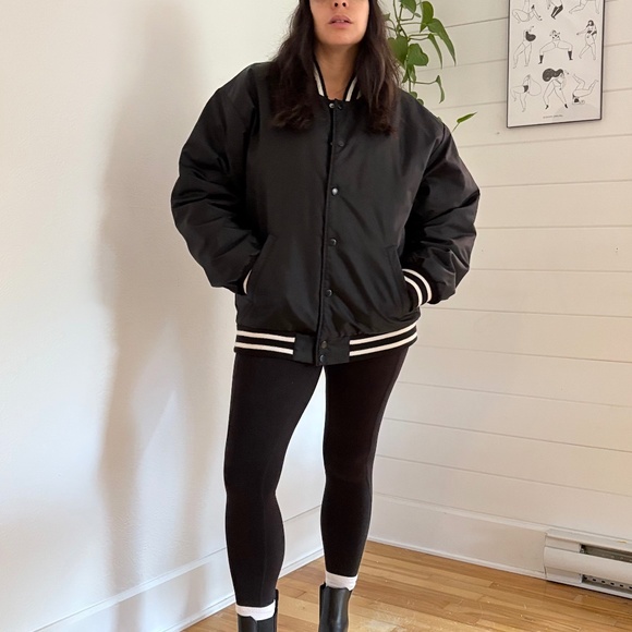 Aritzia TNA stadium bomber jacket - Picture 2 of 6